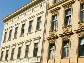 Fototapeta na wymiar Odrestaurowane budynki