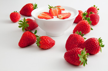 Nachtisch mit frischen Erdbeeren