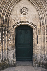 Fototapeta na wymiar Starożytny Kościół Portal