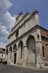 Fototapeta na wymiar Vicenza Wenecja fasada katedry