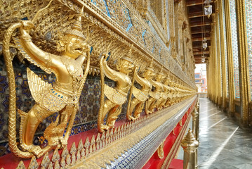 Fototapeta premium Statue of garuda