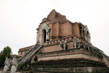 Fototapeta premium chiang mai earthquake temple thailand