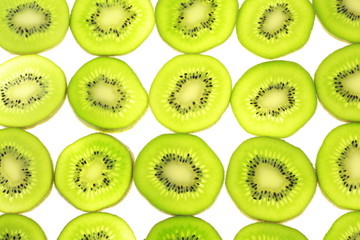 sliced kiwis