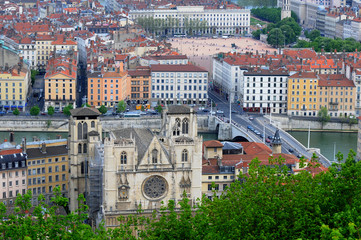 Fototapeta na wymiar Profil von Lyon - Die Kirche von Saint Babtiste