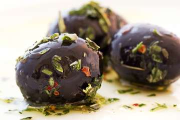 Oliven mit Kräuter