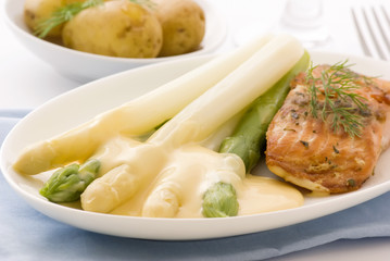 Spargel mit Wildlachs
