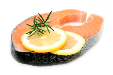 Salmon steak with lemon