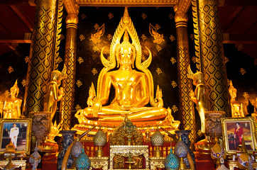 Fototapeta premium Buddha image in a temple