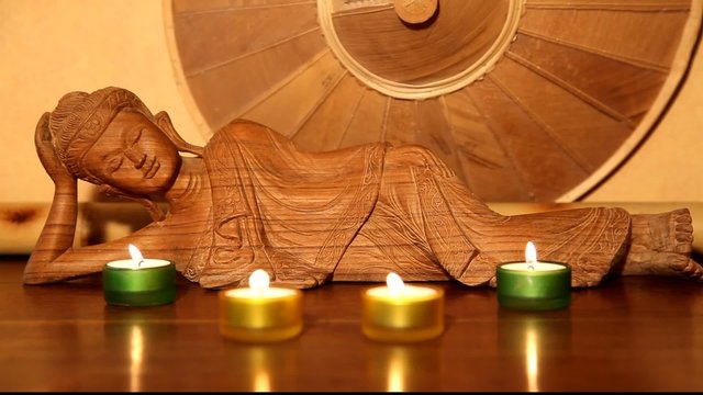 Bouddha et orchid&eacute;es