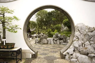 Schilderijen op glas chinese style garden with trees and plants.. © Cozyta