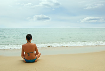 Fototapeta premium woman on the beach