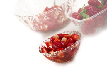 strawberries with sugar and wine