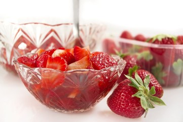 strawberries with sugar and wine