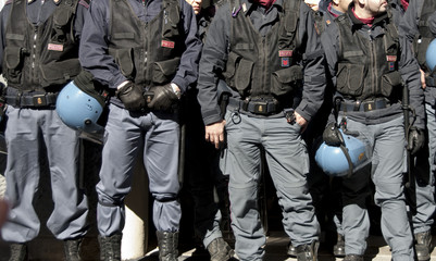 poliziotti in divisa