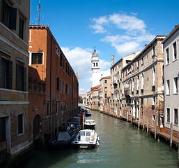 Fototapeta na wymiar Small canal in the beautiful city of Venice, italy