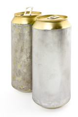 Zwei alte Dosen
