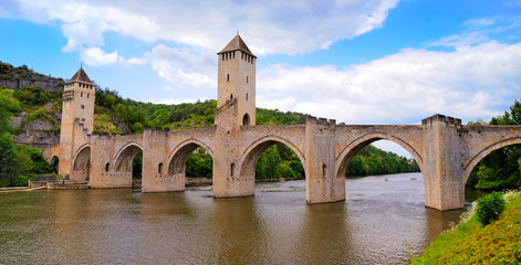 Fototapeta na wymiar Most w Cahors Valentre