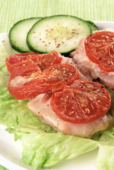 Baked chicken with tomatoes and lettuce