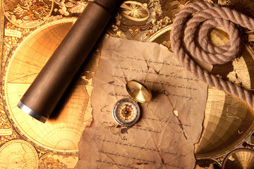 Fototapeta na wymiar Treasure map i kompasu