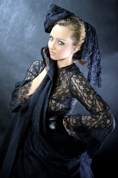 dziewczyna w koronkach