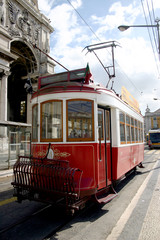 Fototapeta na wymiar tranvia w Lisboa