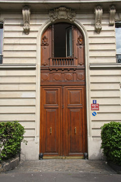 double porte d'immeuble paris