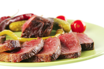 beef slices with pepprs and cucumbers