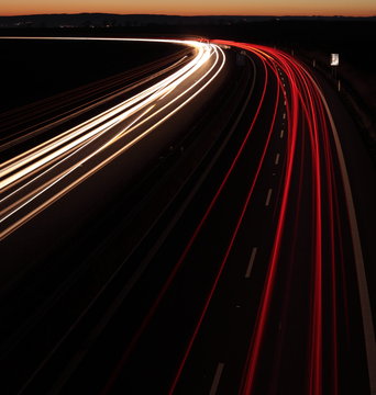 Night highway (Cars in a rush moving fast on a highway)