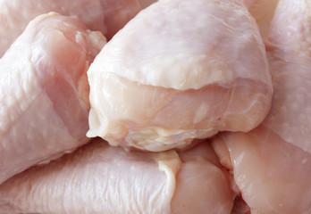 raw chicken drumsticks