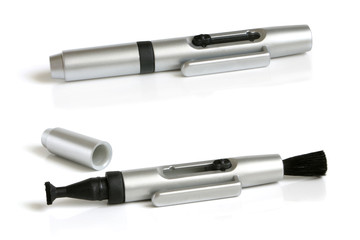 Pencil for cleaning optics