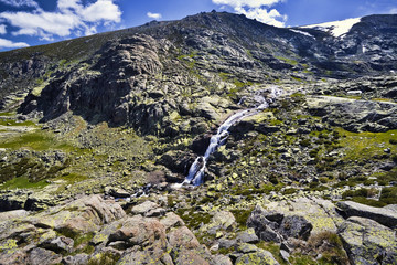 Chorrera en la garganta de Galín Gómez. Sierra de Gredos