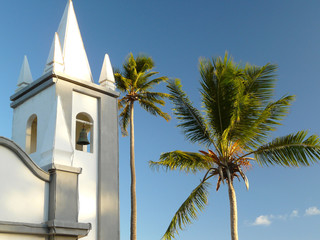 Fototapeta na wymiar Kirche w Praia do Forte