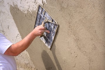 Plastering a wall outside © Laure F