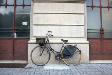 Fototapeta na wymiar bicicletta in città