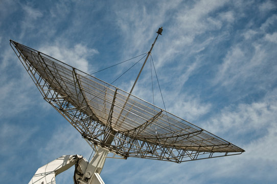 grande antenne parabolique