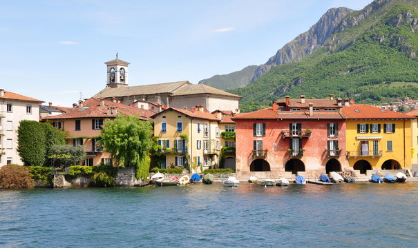 village sur le lac de como