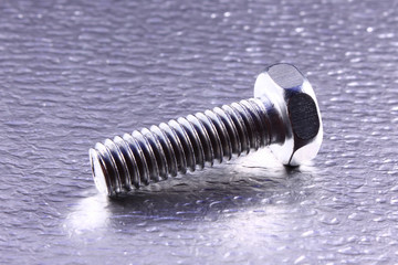 Schraube auf Metall
