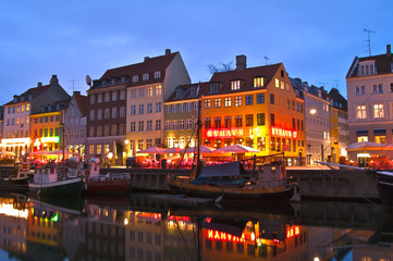 Fototapeta na wymiar Kopenhaga - Nyhavn nuit