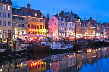 Fototapeta na wymiar Kopenhaga - Nyhavn de nuit