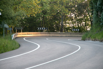 Curvas en una carretera rural