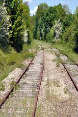 Obraz premium vieille voie ferrée désaffectée