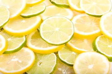 Rolgordijnen Gesneden citroenen en limoenen Close-Up © James Insogna