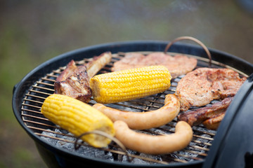 belegter grill im garten