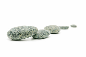 piedras sobre fondo blanco