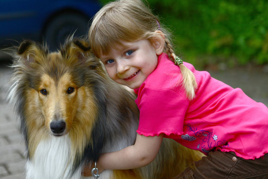 Kind mit Hund