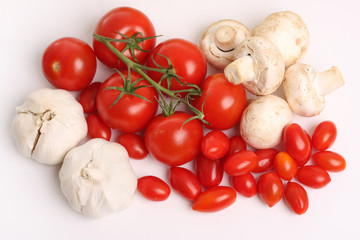 Tomatoes, mushrooms and garlic