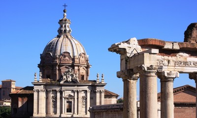 Fototapeta na wymiar kopuły i kolumny w forum