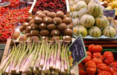 Légumes et fruits à l'étalage