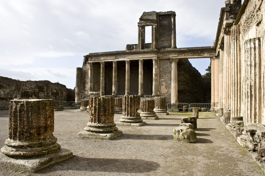 Pomp&eacute;i, la basilique