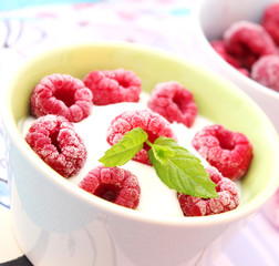 Joghurt mit himbeeren